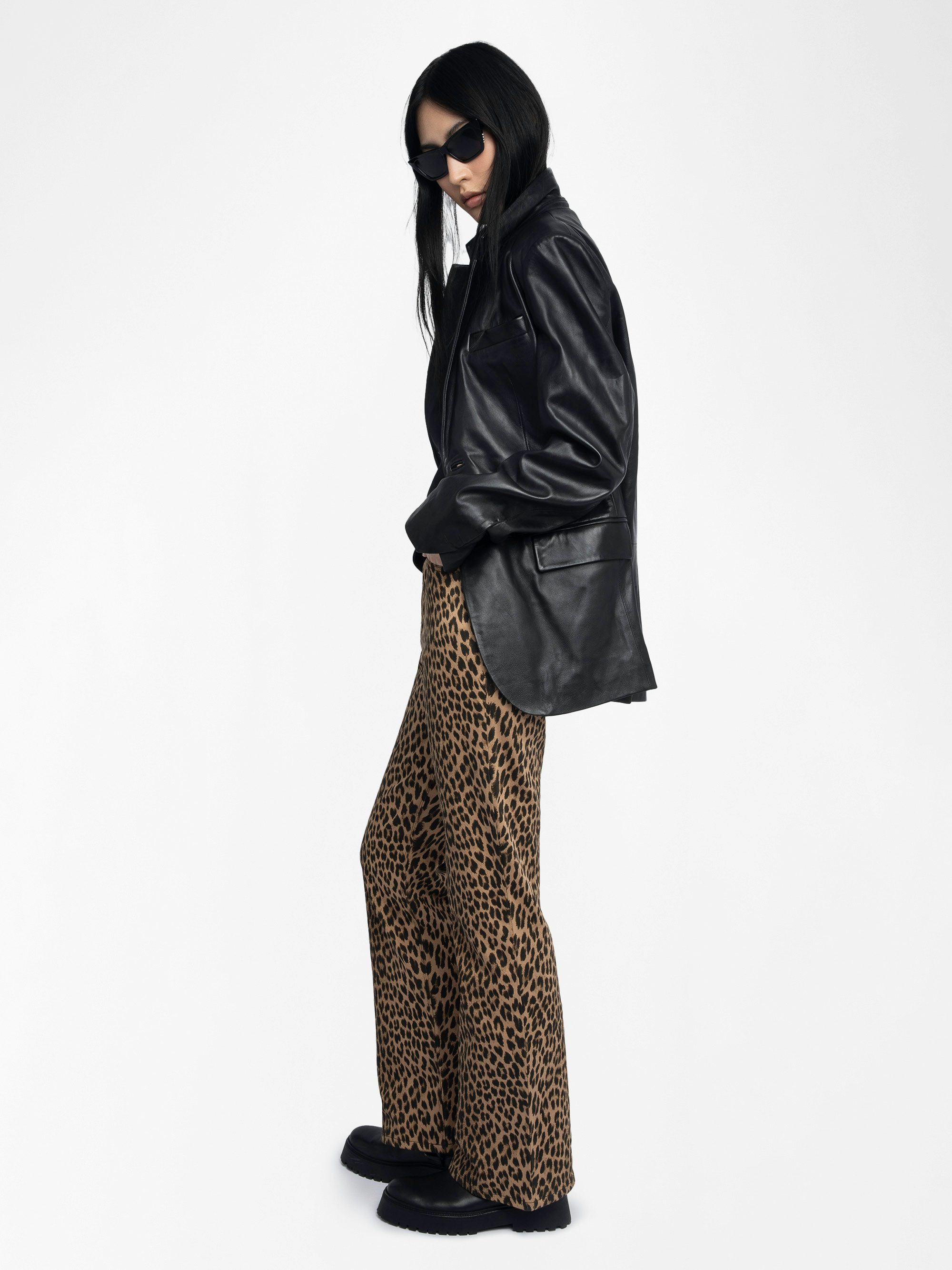 Jean Evy - Wide-fit multi-pocket trousers in leopard print denim.